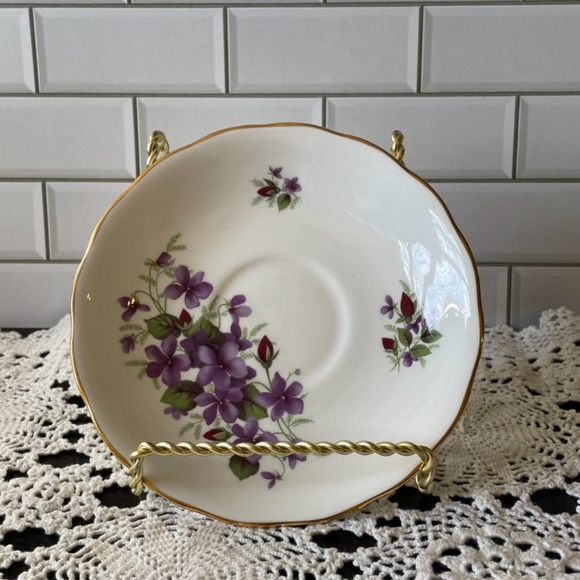 Purple Violets Colclough brand Tea Cup and Saucer Bone China / G665 / pattern # - Picture 4 of 10